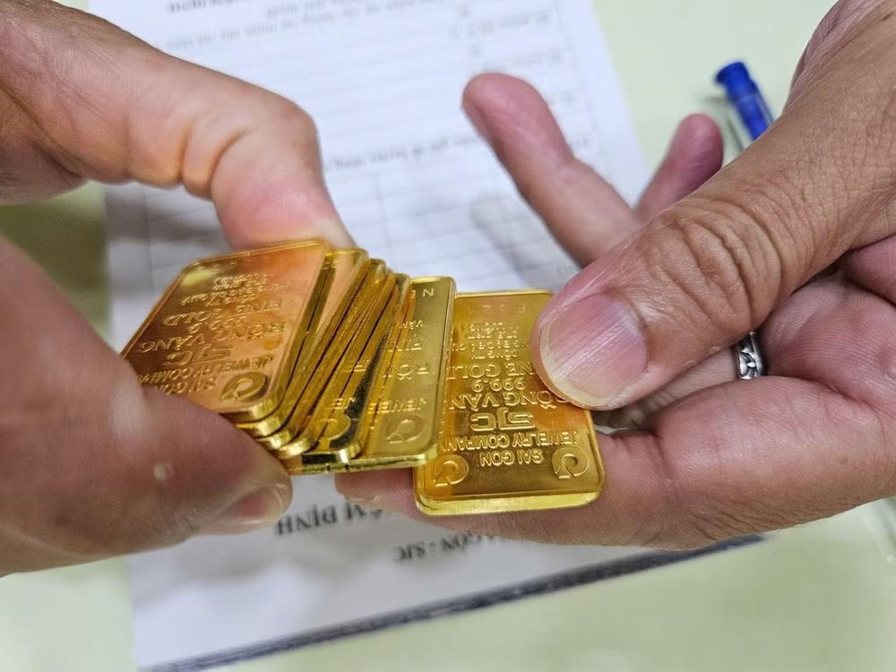 Giá vàng Việt Nam chênh thế giới hơn 1 triệu đồng/lượng mua vào
