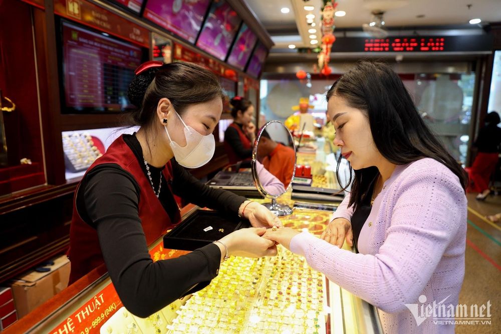 Giá vàng hôm nay 20/9/2026 chốt tuần tăng, vàng SJC thêm 1,6 triệu đồng