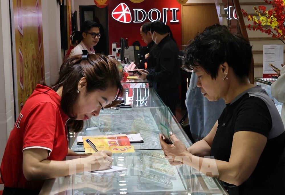 Vàng SJC tiếp tục đi ngang bất chấp giá vàng thế giới giảm