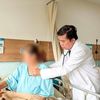Ho kéo dài, người phụ nữ bị các tạng trong ổ bụng di chuyển lên ngực