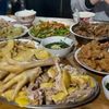 Chỉ mang vài con tôm từ đám cưới về cho con, tôi không ngờ mình trở thành đề tài bàn tán cả làng