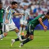 Yêu cầu FIFA giải thích về việc không rút thẻ đỏ với Messi