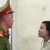 Người phụ nữ chửi bới, hành hung cán bộ công an là ai?