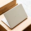 Những điều laptop mỏng nhẹ 990 g có thể làm được