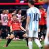 Ăn mừng trước mặt Messi, cầu thủ Ai Cập trả giá đắt