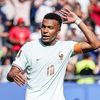 CĐV Pháp phẫn nộ với trọng tài khi Mbappe sút hỏng penalty