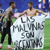 Tuyển Argentina đối mặt án phạt từ FIFA vì giương biểu ngữ sau trận thắng Anh