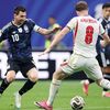 Messi kiến tạo 2 bàn trong 6 phút, Argentina ngược dòng thắng Anh 2-1