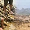 Người đàn ông mất vợ con kể khoảnh khắc cả nhà ôm nhau trước khi bị lũ cuốn trôi
