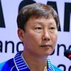 HLV Kim Sang Sik 'quay xe' với Đình Bắc sau trận thắng Indonesia