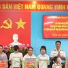 Vùng 4 Hải quân nhận đỡ đầu con 3 ngư dân bị nạn trên biển
