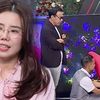 Thầy giáo 40 tuổi quỳ gối, tha thiết xin đàng gái bấm nút hẹn hò