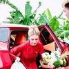 Cô dâu Nga xinh như búp bê, bất ngờ vì được tặng vàng trong đám cưới ở Quảng Trị