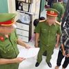 Bắt khẩn cấp nhóm đối tượng dùng còng số 8 khống chế người, ép viết giấy nợ