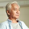 Để con nhận hộ lương hưu và lãi tiết kiệm, tôi phải xin từng đồng khi cần