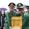 Con trai của Trung tá Trần Văn Tùng: 'Sao mẹ lại khóc khi bố đi công tác?'
