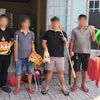 Công an làm việc với 4 người hóa trang 'thầy trò Đường Tăng' đi bộ trong làn ô tô