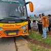 Theo Google Maps, ô tô chở 30 người đi leo núi mắc kẹt ở nghĩa trang lúc 4h sáng