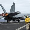 Vì sao máy bay EA-18G Growler gặp sự cố hãm đà trên USS Dwight D. Eisenhower lại nguy hiểm?