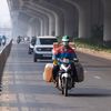 Hà Nội: Đi vào làn ô tô trên đường Phạm Văn Đồng, tài xế xe máy viện đủ lý do với CSGT