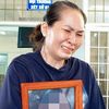 Mẹ nữ sinh ở Vĩnh Long bật khóc sau phiên tòa, gia đình sẽ kháng cáo