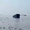 Ngư dân đổ ra eo biển Hormuz 'săn' iPhone