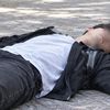 Nam sinh 22 tuổi ngất giữa sân trường, bật khóc khi biết mắc ung thư