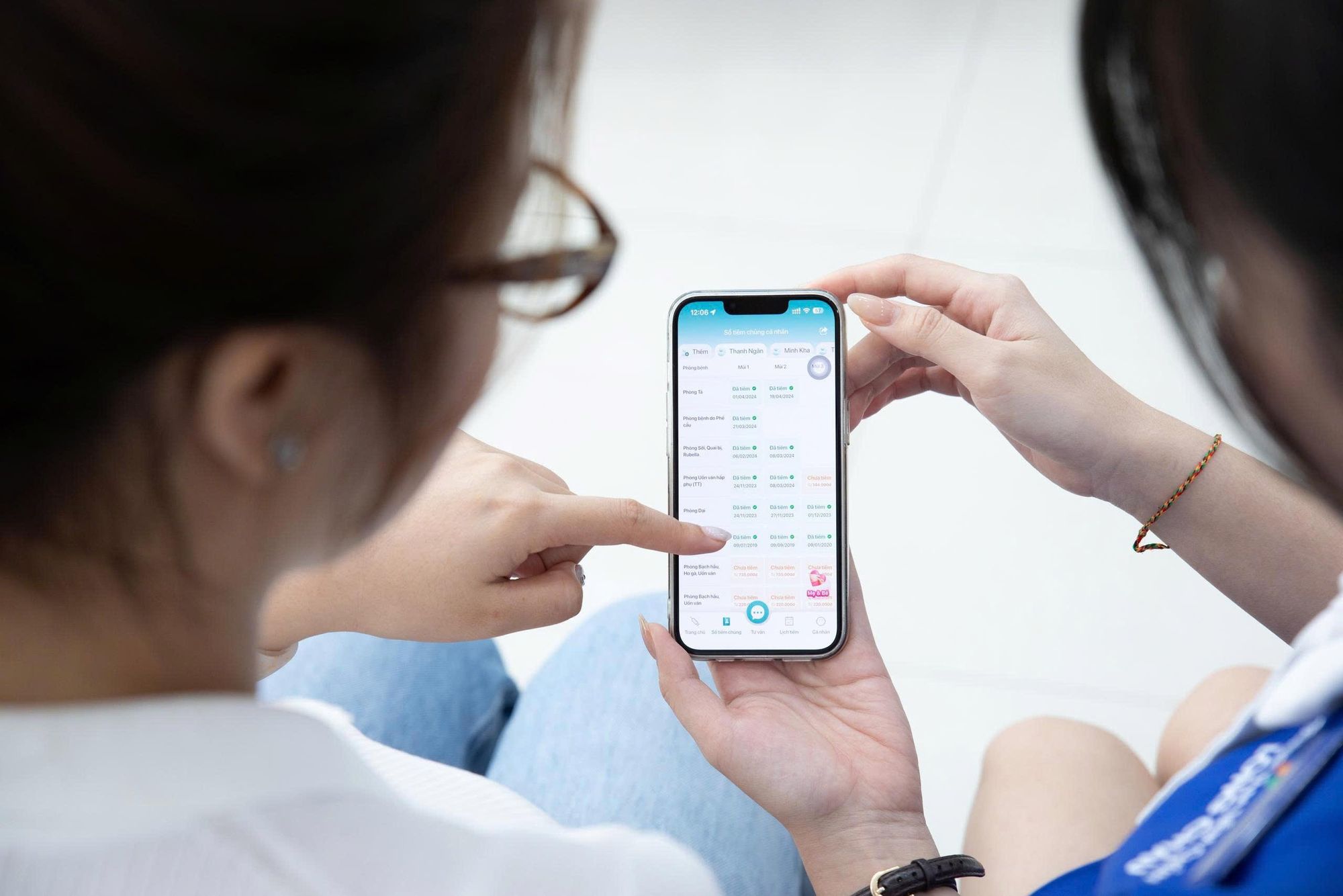  Bác sĩ khuyên phụ huynh nên rà soát lại lịch tiêm chủng của con, đặc biệt với bệnh có diễn tiến nhanh như não mô cầu. 