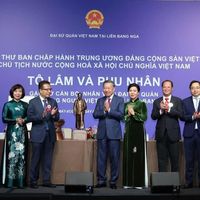 Tổng Bí thư, Chủ tịch nước Tô Lâm gặp gỡ cán bộ nhân viên Đại sứ quán và cộng đồng người Việt tại Liên bang Nga