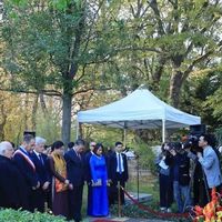 Tổng Bí thư, Chủ tịch nước Tô Lâm dâng hoa tại Tượng Chủ tịch Hồ Chí Minh ở Montreuil