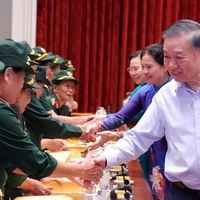 Tổng Bí thư, Chủ tịch nước Tô Lâm gặp mặt Đại đội nữ lái xe Trường Sơn
