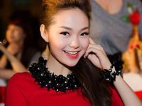 Minh Hằng quyến rũ với váy đỏ ôm sát