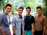 Minh Hằng diện mốt 'không quần' làm bà chủ xinh đẹp