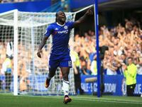 Antonio Conte hồi sinh Chelsea: Người Ý nói ít, làm nhiều