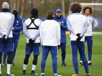 Conte căng thẳng, học trò cười hớn hở trước đại chiến với Liverpool