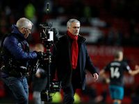 'Quỷ đỏ' mất ngôi nhì, Scholes chê Mourinho