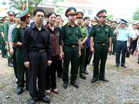 Đồng đội, người thân nghẹn ngào tiễn đưa 2 phi công hy sinh trong vụ rơi máy bay ở Nghệ An