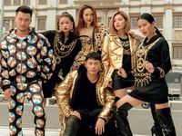 Trước chung kết 'The Face 2018', Minh Hằng thoải mái cùng dàn trò cưng dạo phố