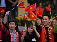 Ông Kim Jong Un lên đường về nước, chào tạm biệt người dân