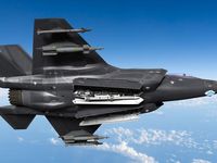 F-35 bay chế độ quái thú, ngửa bụng 'phô' dàn vũ khí, sẵn sàng tấn công Iran?