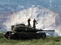 Israel huy động xe tăng phóng tên lửa siêu đặc biệt tấn công Syria