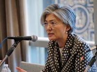 Tin ảnh: Ông Trump bị 'xua đuổi'