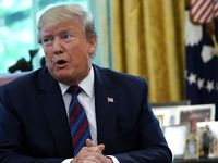 Tin ảnh: Ông Trump bị 'xua đuổi'