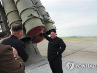Cận cảnh bệ phóng rocket đa nòng khổng lồ của Triều Tiên