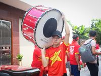 Nóng trước giờ G: Hàng ngàn CĐV diễu hành cổ vũ ĐTQG Việt Nam