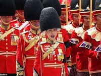 Đây chính là lý do Quốc vương Thái Lan quyết định phế truất tước vị Hoàng quý phi của vợ trẻ
