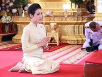 Đây chính là lý do Quốc vương Thái Lan quyết định phế truất tước vị Hoàng quý phi của vợ trẻ