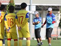 ĐT nữ Việt Nam tập luyện dưới nắng gắt, quyết tâm bảo vệ tấm HCV SEA Games 30