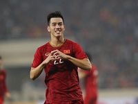 Bóng đá Việt Nam hôm nay 15/11: Tiến Linh sút như Ronaldo, trọng tài Oman bắt trận Việt Nam vs Thái Lan
