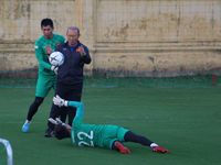 Ông Park sắm vai HLV thủ môn, Công Phượng lép vế trước Văn Hậu